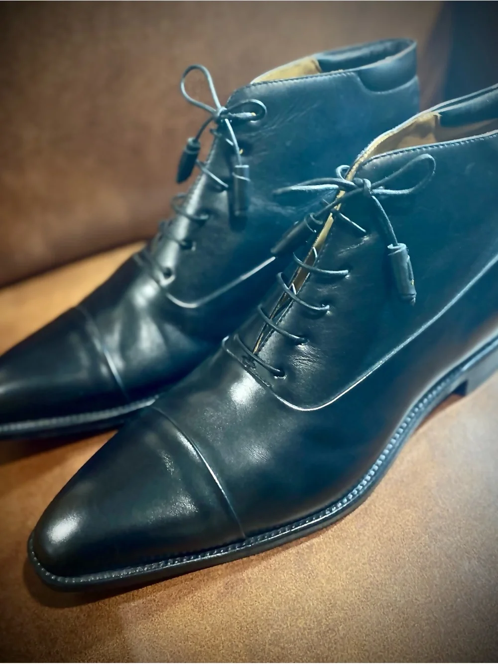 Men's Black Leather Chukka Boots - Sleek Lace-Up Style. Beautiful Italian Q